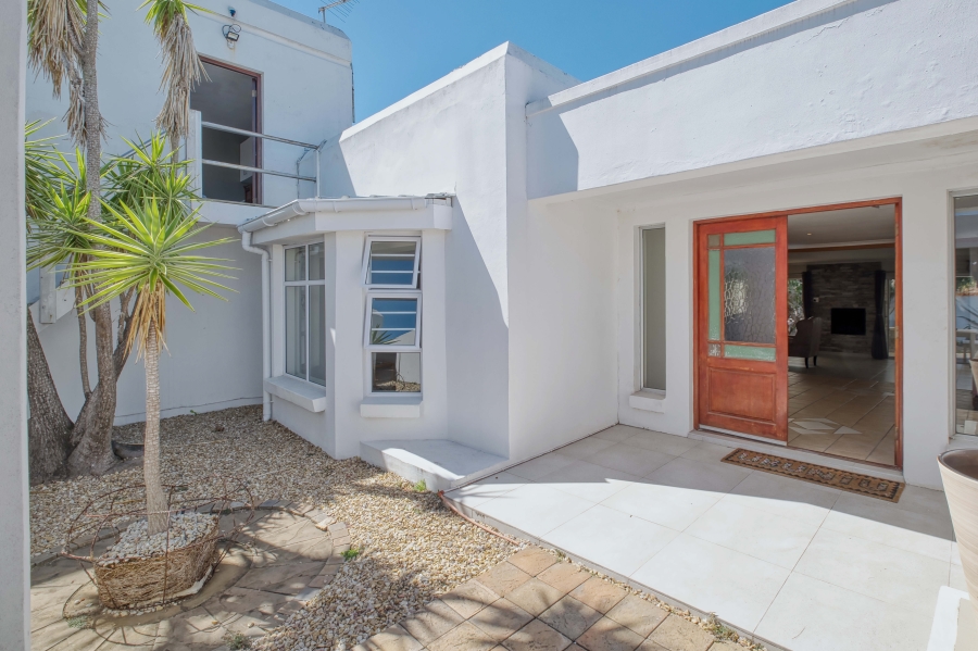 6 Bedroom Property for Sale in Summerstrand Eastern Cape